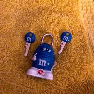 M&M luggage lock